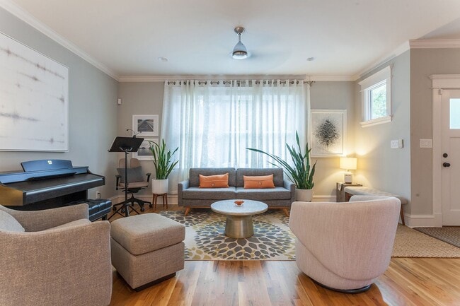 Building Photo - Gorgeous 3bd/2.5ba Two-Story Home Near Downtown Durham, Incredible Location!