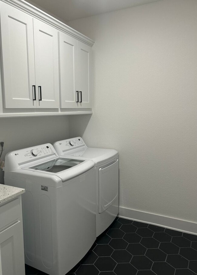 Building Photo - 23 Lockerbie Cir