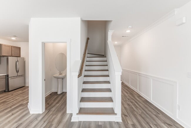 Building Photo - "Charming Newly built 3-Bed Townhouse Retreat with Granite Elegance in Prime Huntsville Location!"