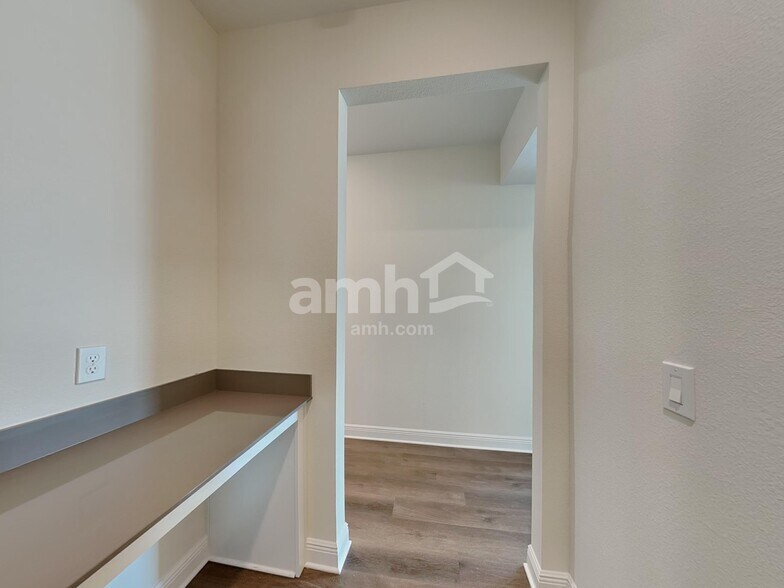 Building Photo - 1035 Heavenly Dr