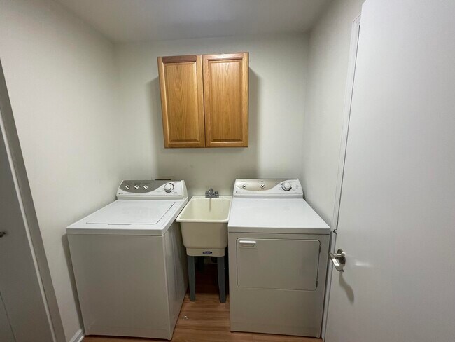 Building Photo - 404 Marigold Cir