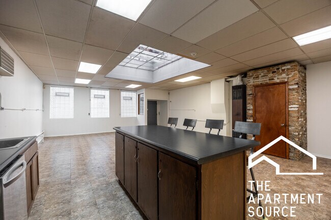 Building Photo - 3605 N Damen Ave