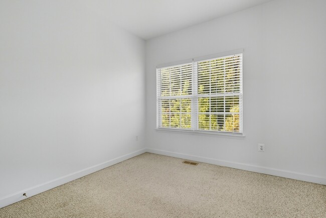 Building Photo - 613 Spectator Ave