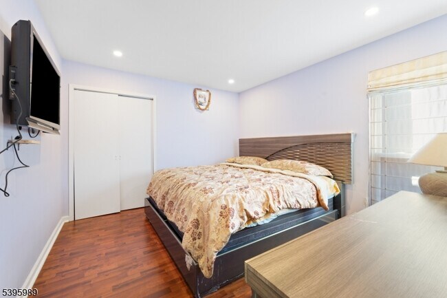 Building Photo - 4141 Bloomingdale Dr