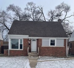 Building Photo - Beautiful and spacious 4 Bedroom 2 Bath House in Calumet City, IL MUST SEE