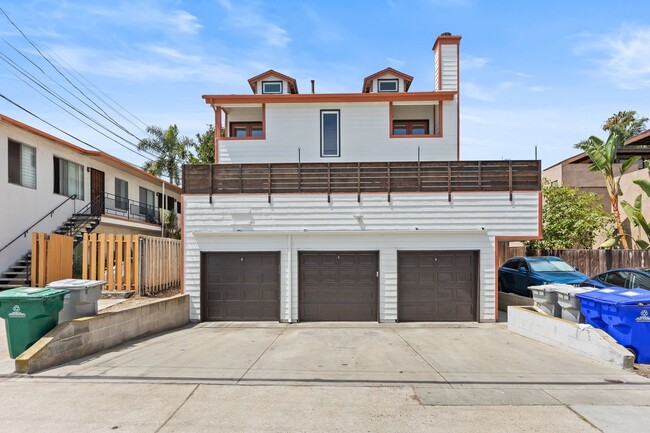 Building Photo - Spacious 3 Bed / 3 Bath Ocean Beach Townhome with Private Patio & Garage - Available NOW