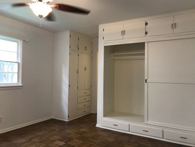 Building Photo - 2709-2711 Broadway Ave