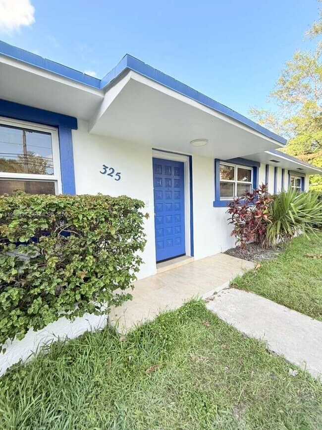 Building Photo - 325 NE 131st St