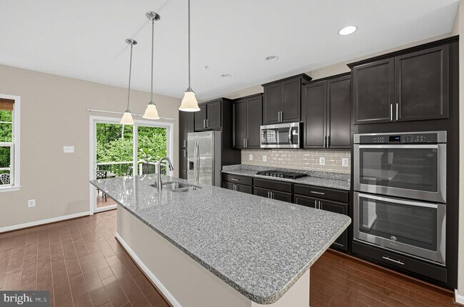 Building Photo - 7524 Holly Ridge Dr