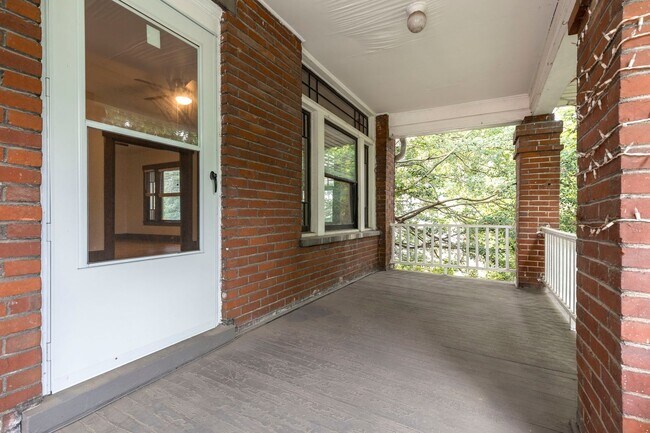 Building Photo - 145 N Keats Ave