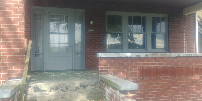 Building Photo - 727 Michigan Ave