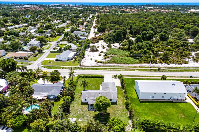 Building Photo - 3135 S Seacrest Blvd
