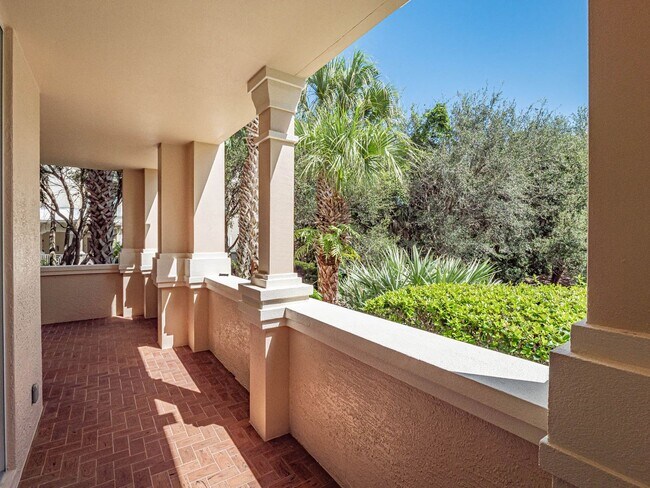 Building Photo - 801 N Swim Club Dr