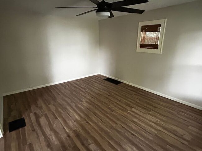 Building Photo - Updated 2-3 bed HOUSE in Fort Thomas