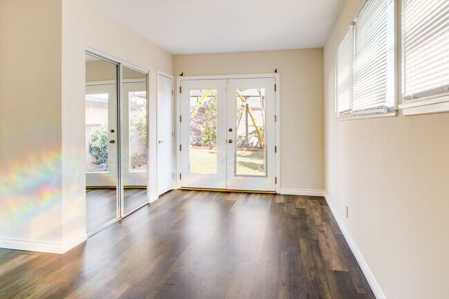 Building Photo - Beautifully Remodeled 4 Bed / 2 Bath Home in Prime Inglewood — Detached Garage + Spacious Yard