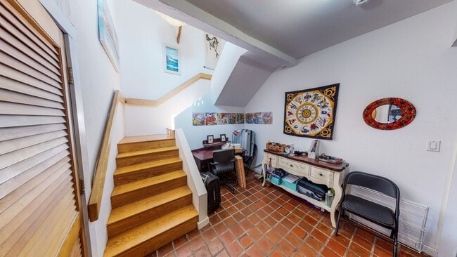 Building Photo - East Rock 3BR/2BA Penthouse | Private Sky Terrace | Vaulted Ceilings | Walk to Yale SOM