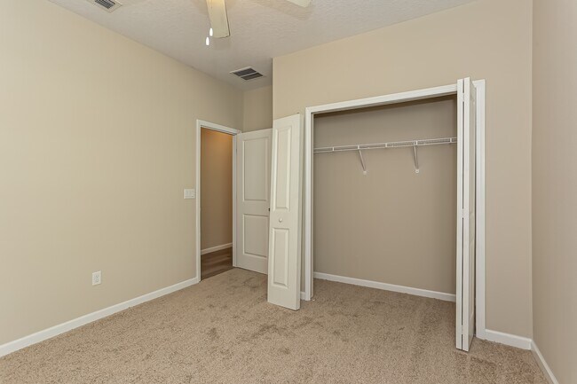Building Photo - 2180 Sequoia Ct
