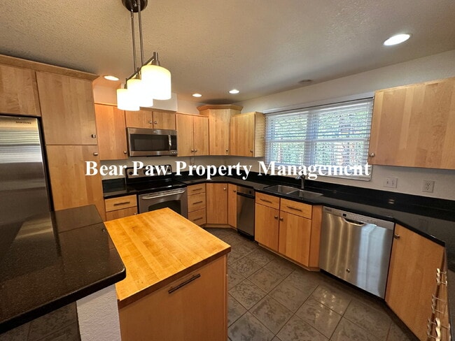 Building Photo - Great Home off Upper Bear Creek!