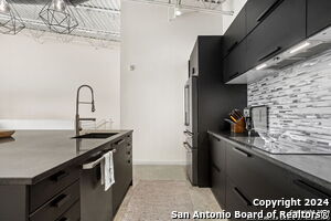 Building Photo - 1115 S Alamo St