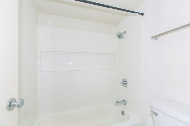 Building Photo - 98-410 Koauka Loop #14B