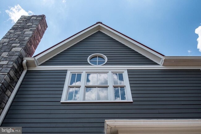 Building Photo - 703 Weedon St