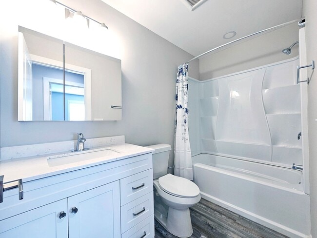 Building Photo - 3 Bed & 2 Full Bath Ranch Home in South Euclid for Rent!