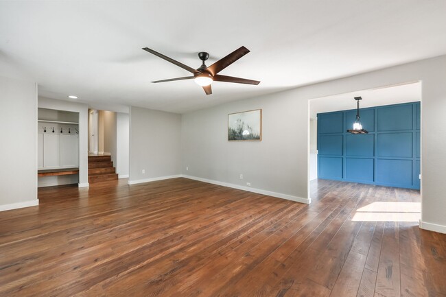 Building Photo - Home with private Long Lake community beac...
