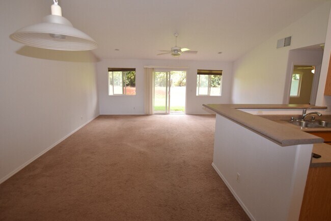 Building Photo - Kahana Ridge Three Bedroom