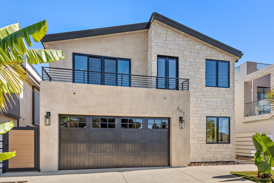 Building Photo - 207 W Avenida San Antonio