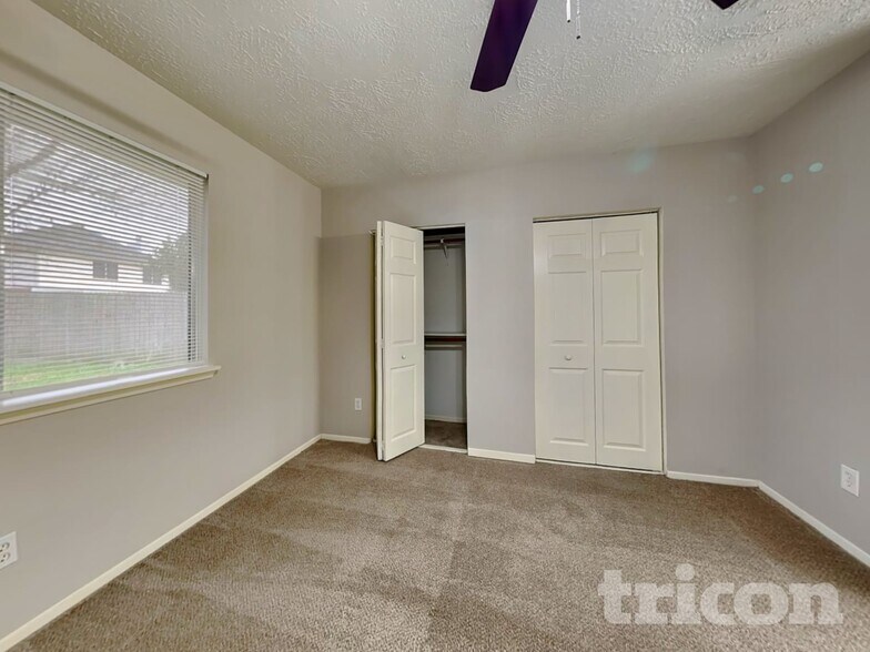 Building Photo - 7822 Breda Dr