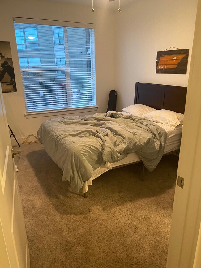 Building Photo - 1221 Division St