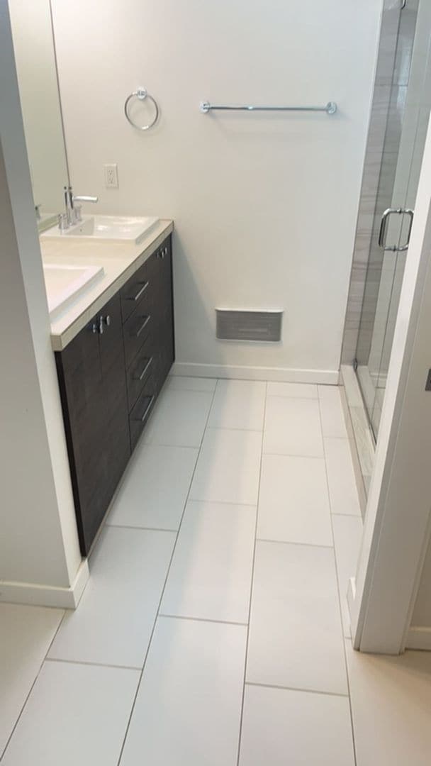 Building Photo - Leschi Townhome