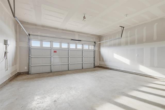 Building Photo - 2120 Mdw Pk Dr