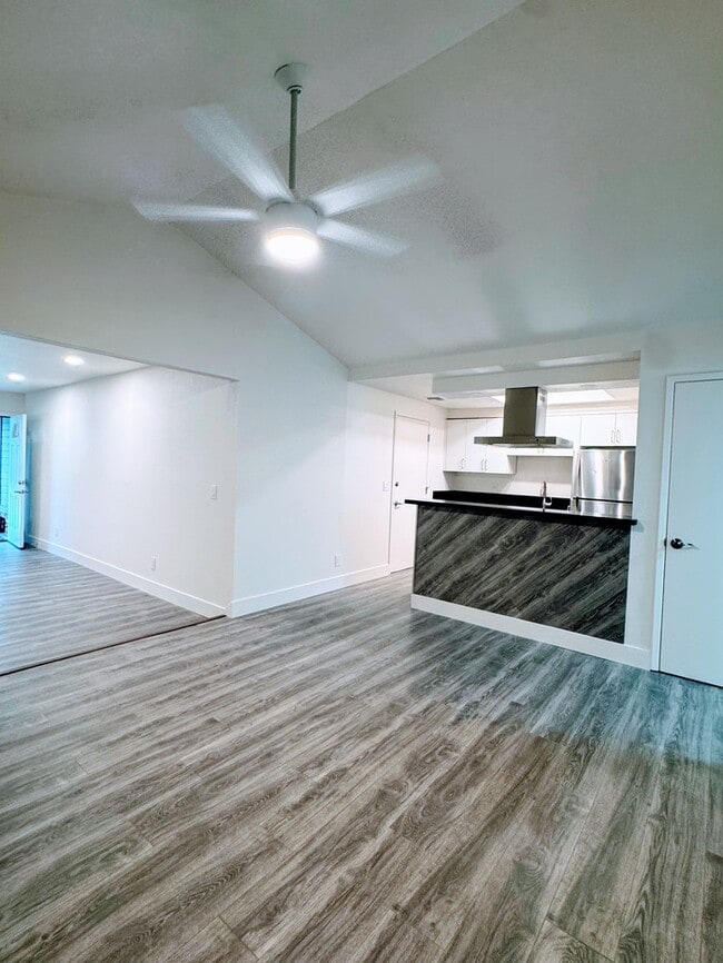 Building Photo - Remodeled 2 Bedroom in Sacramento