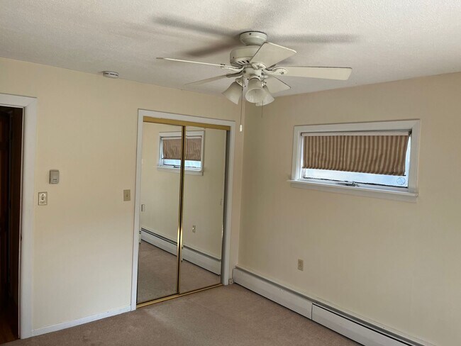 Building Photo - 940 Woodlawn St