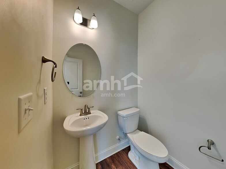 Building Photo - 401 Levon Ct