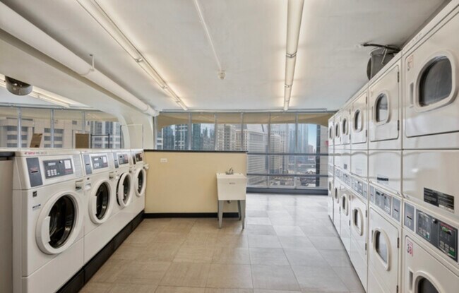 Building Photo - 300 N State St