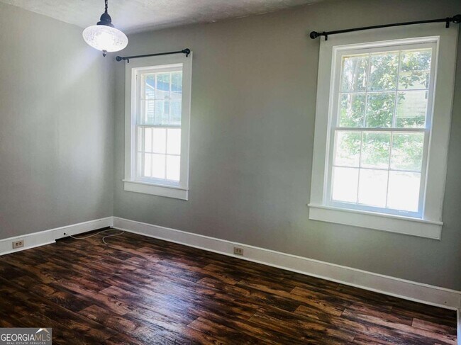 Building Photo - 507 Sylvan Dr