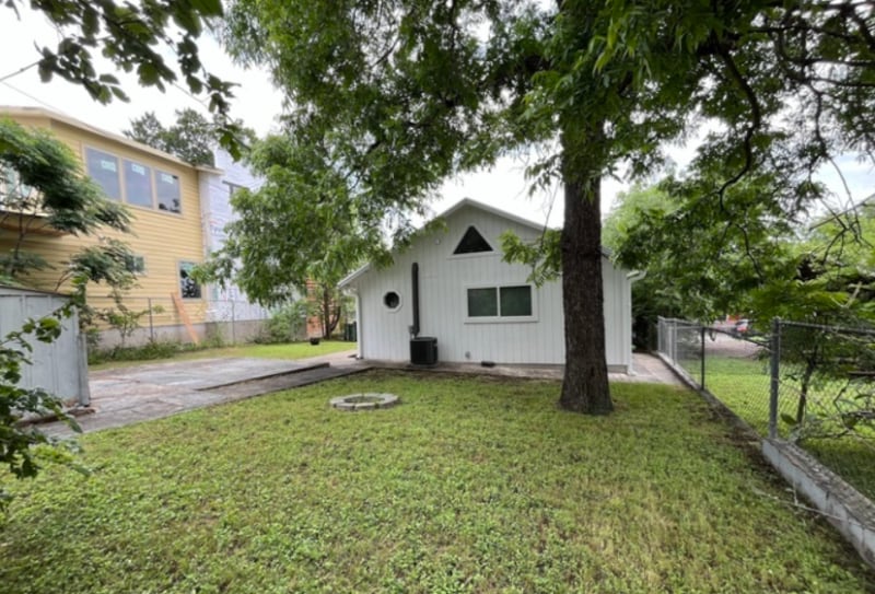 Building Photo - 1904 E 10th St