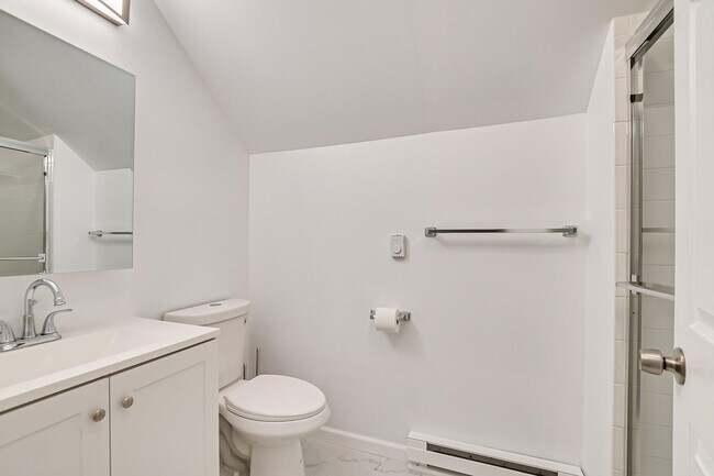Building Photo - 64 Boltin St