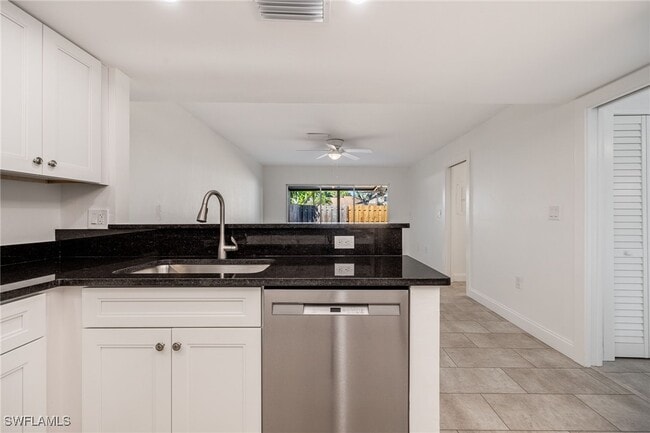 Building Photo - 11674 Pointe Cir
