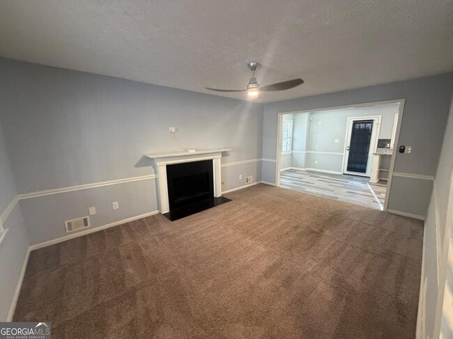 Building Photo - 212 Regal Way W