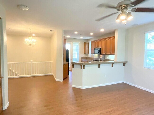 Building Photo - 915 Joree Ln
