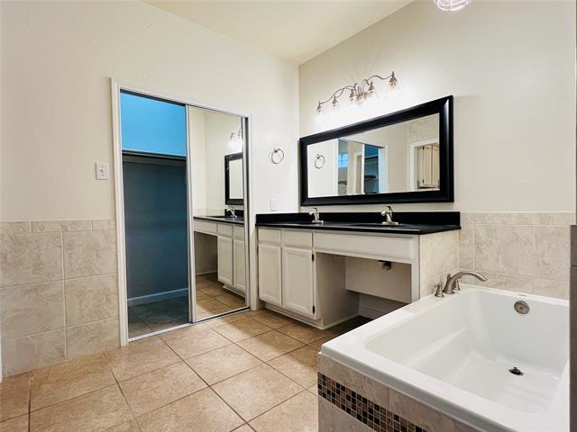 Building Photo - 1042 Fireside Dr