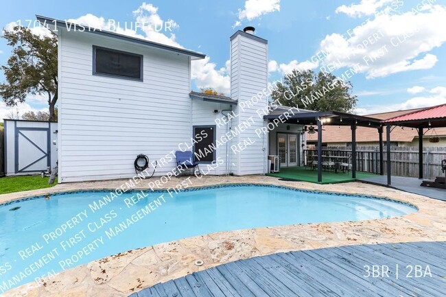 Building Photo - 3 BR, 2.5 BA with a pool and hot tub!