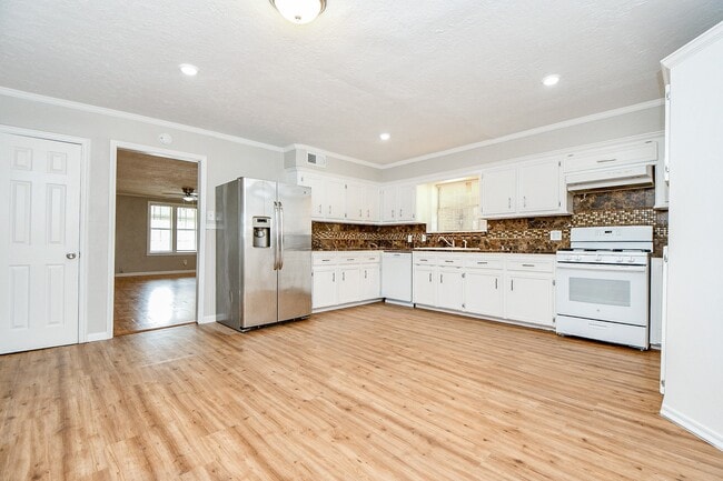 Building Photo - 1907 Lafferty Rd