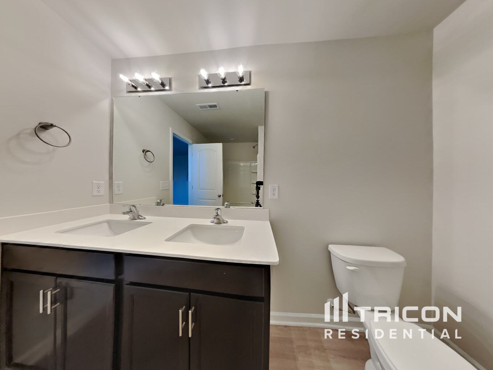 Building Photo - 572 Lakerun Dr