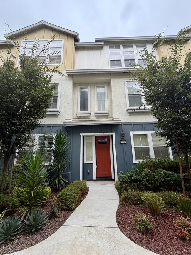 Building Photo - 37316 Suncrest St