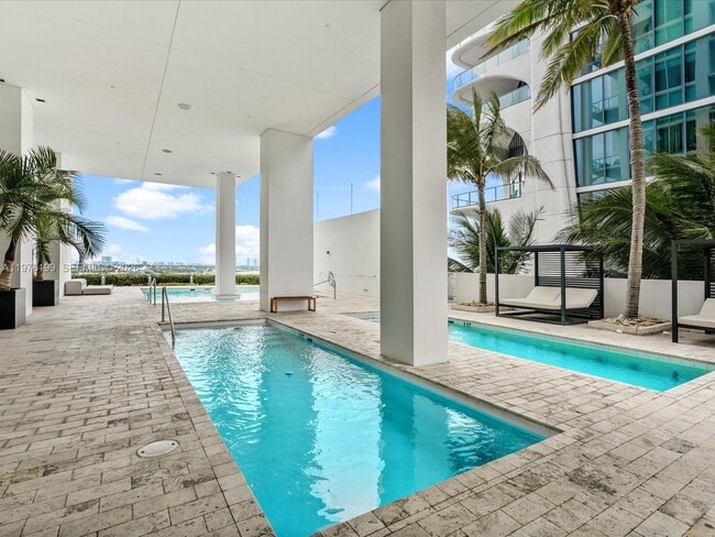 Building Photo - 1040 Biscayne Blvd