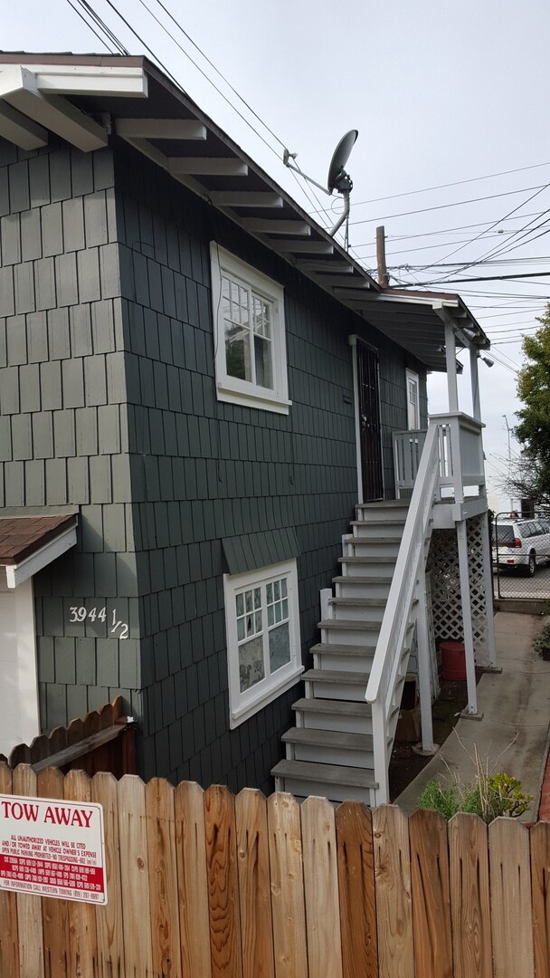 Building Photo - 3808 1/2-3944-3942 Third Ave